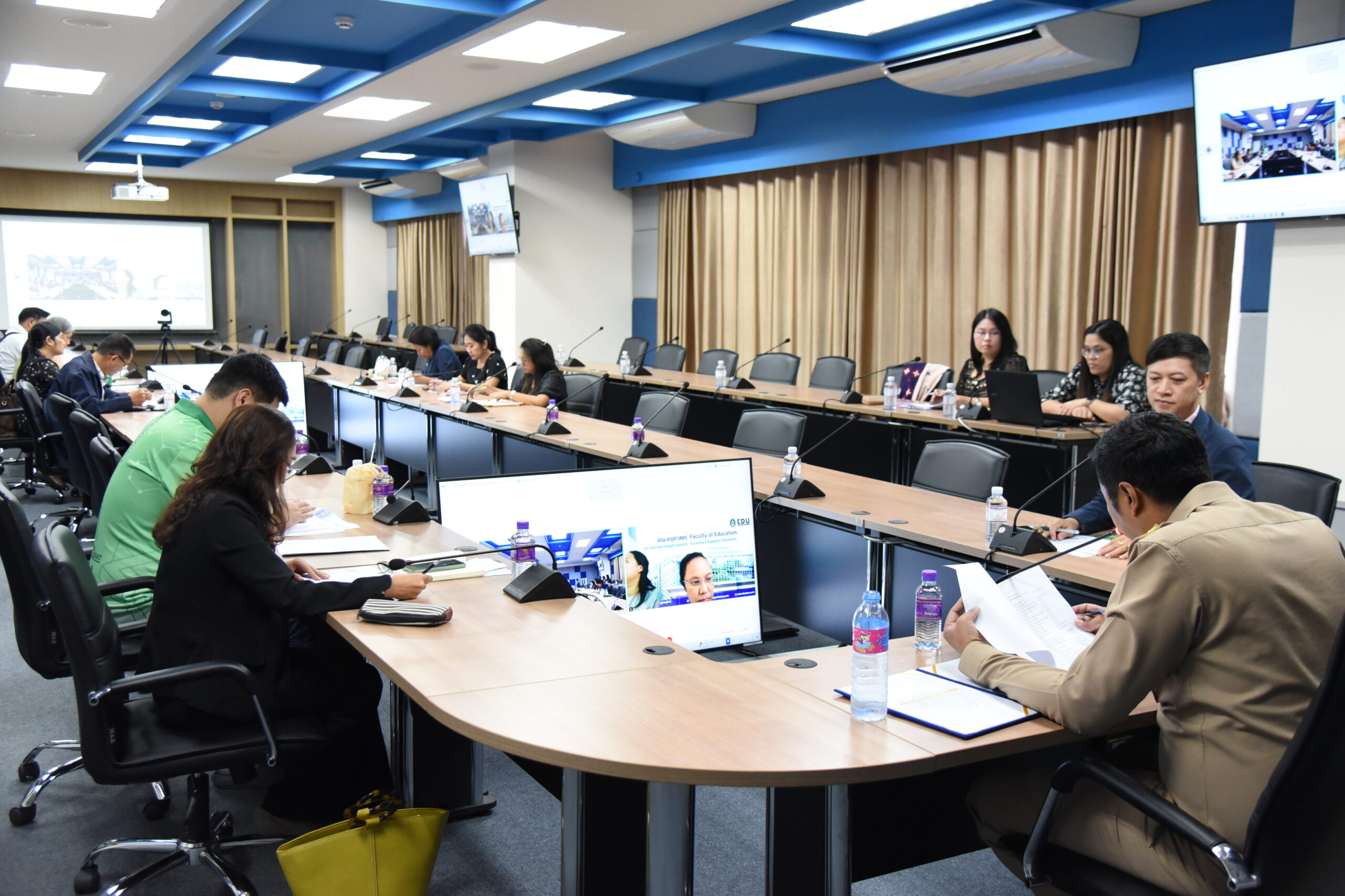 คณะครุศาสตร์ มหาวิทยาลัยราชภัฏสุราษฎร์ธานี จัดประชุมคณะกรรมการดำเนินการขับเคลื่อนยุทธศาสตร์ตามพระราโชบายด้านการศึกษา