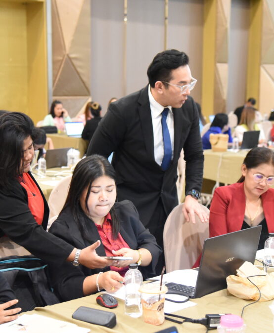 คณะครุศาสตร์ มรส. เดินหน้ายกระดับโรงเรียนขนาดเล็ก จัดอบรมเชิงปฏิบัติการสร้างหลักสูตรฐานสมรรถนะ พ.ศ. 2568 บูรณาการองค์ความรู้ท้องถิ่นอย่างยั่งยืน