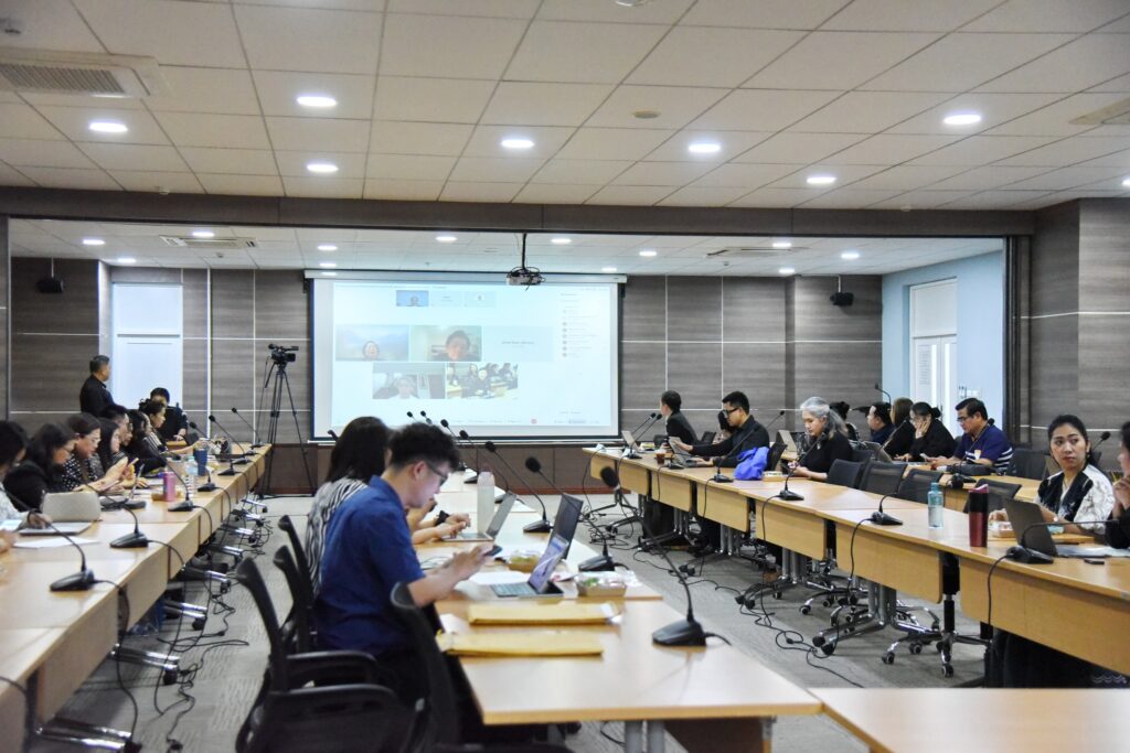 ภายใต้โครงการบรรยายและอบรมเชิงปฏิบัติการ “การเขียนผลลัพธ์การเรียนรู้รายวิชา (Course Learning Outcomes: CLOs)”